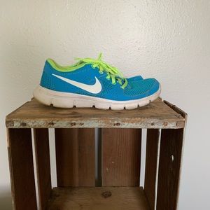 Women’s size 6 Nike’s